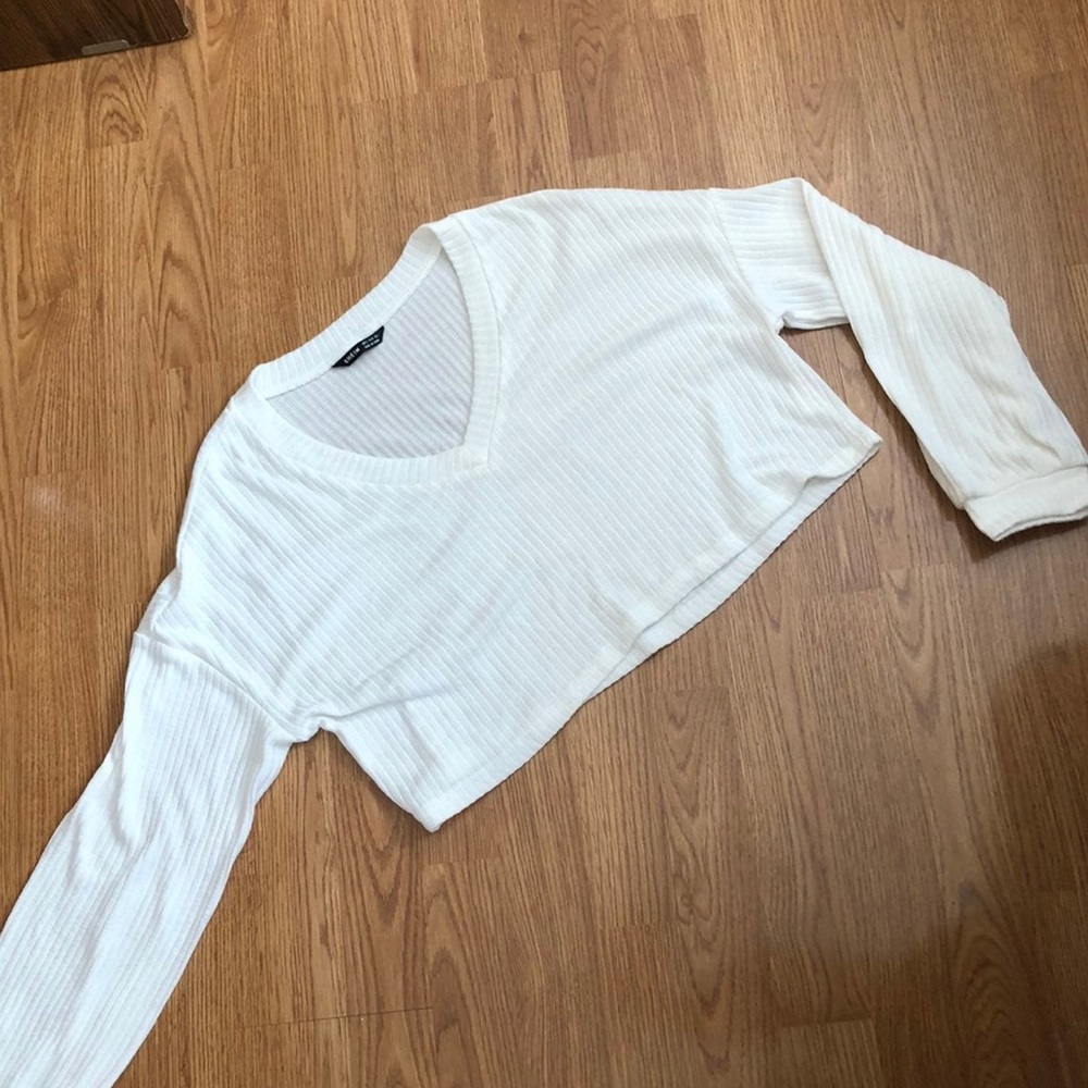 white ribbed long sleeve cropped lightweight sweater